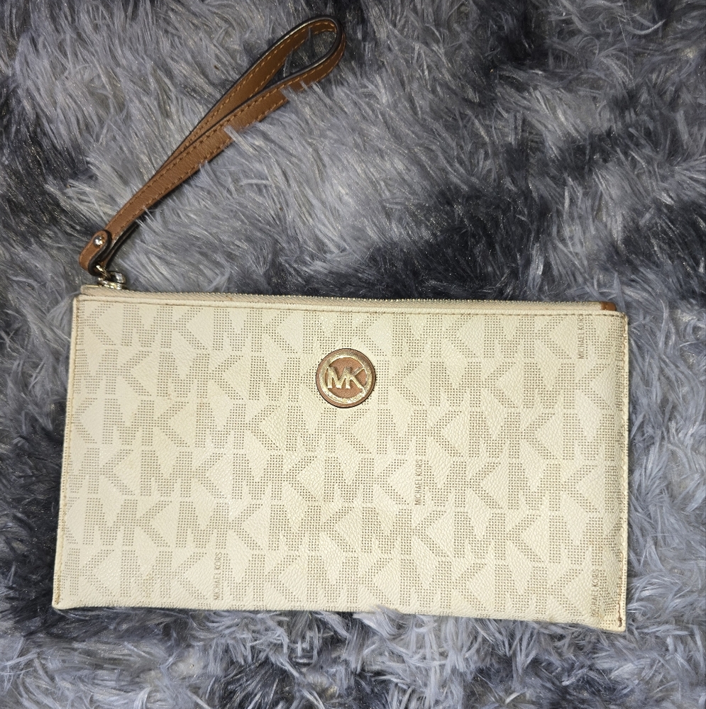 MICHAEL Michael Kors Cream and Tan Quilted Wristlet